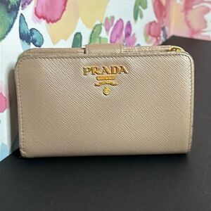 💯Authentic Prada Short Wallet🍀